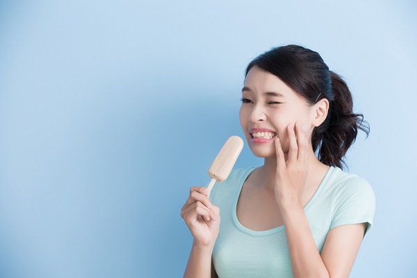 Tooth Sensitivity - Sensitive teeth- woman eating ice lolly